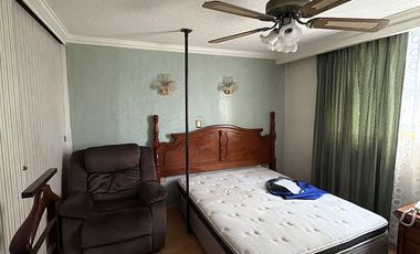 Amplia casa para modernizar con espacios únicos