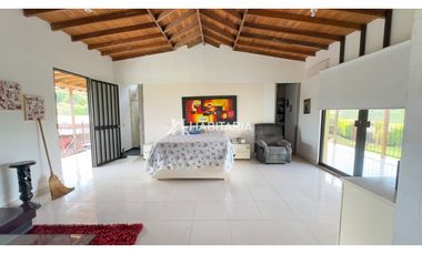 Venta Finca Campestre en Mundo Nuevo Pereira con Granja Porcícola