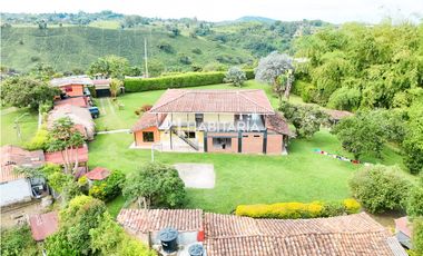Venta Finca Campestre en Mundo Nuevo Pereira con Granja Porcícola