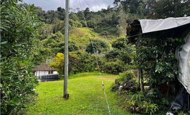 Venta de casa-Lote en el Retiro