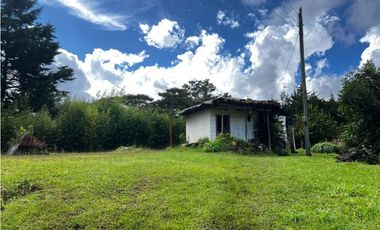 Venta de casa-Lote en el Retiro