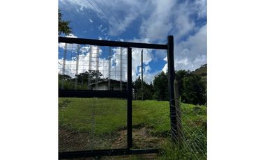 Venta de casa-Lote en el Retiro