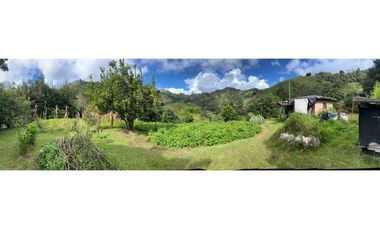 Venta de casa-Lote en el Retiro