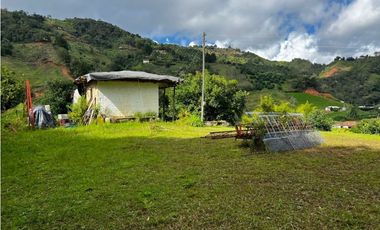 Venta de casa-Lote en el Retiro