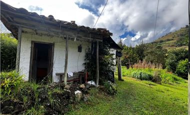 Venta de casa-Lote en el Retiro