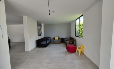 Venta casa campestre de lujo en Chinauta con piscina privada y lote