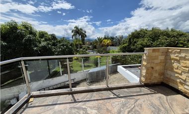 Venta casa campestre de lujo en Chinauta con piscina privada y lote