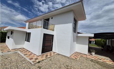 Venta casa campestre de lujo en Chinauta con piscina privada y lote