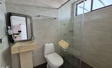 Venta casa campestre de lujo en Chinauta con piscina privada y lote