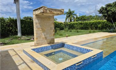 Venta casa campestre de lujo en Chinauta con piscina privada y lote