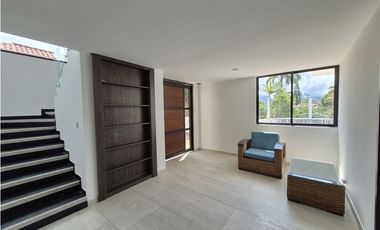 Venta casa campestre de lujo en Chinauta con piscina privada y lote