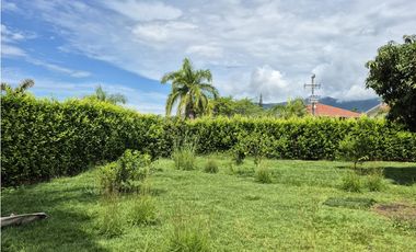 Venta casa campestre de lujo en Chinauta con piscina privada y lote