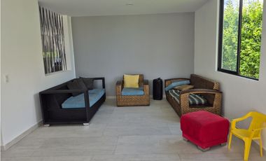 Venta casa campestre de lujo en Chinauta con piscina privada y lote