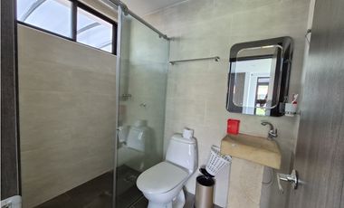 Venta casa campestre de lujo en Chinauta con piscina privada y lote