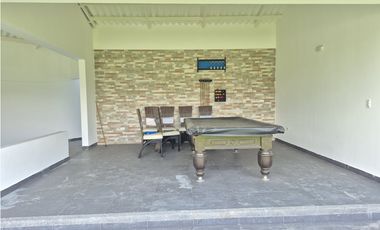 Venta casa campestre de lujo en Chinauta con piscina privada y lote