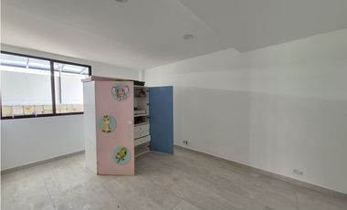 Venta casa campestre de lujo en Chinauta con piscina privada y lote