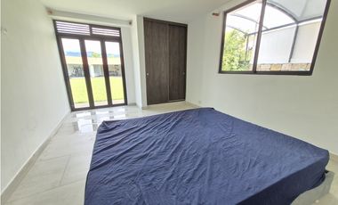 Venta casa campestre de lujo en Chinauta con piscina privada y lote