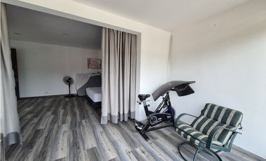 Venta casa campestre de lujo en Chinauta con piscina privada y lote