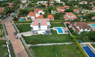 Venta espectacular casa campestre en Chinauta Cundinamarca exclusiva