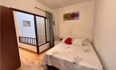 SE VENDE CASA EN CIUDAD CORDOBA RESERVADO AMPLIA