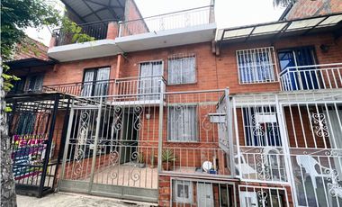 SE VENDE CASA EN CIUDAD CORDOBA RESERVADO AMPLIA