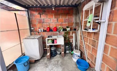 SE VENDE CASA EN CIUDAD CORDOBA RESERVADO AMPLIA