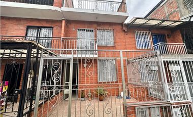 SE VENDE CASA EN CIUDAD CORDOBA RESERVADO AMPLIA