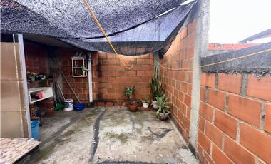 SE VENDE CASA EN CIUDAD CORDOBA RESERVADO AMPLIA