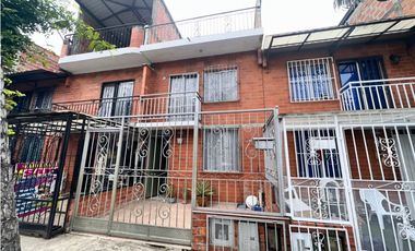 SE VENDE CASA EN CIUDAD CORDOBA RESERVADO AMPLIA