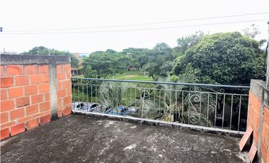 SE VENDE CASA EN CIUDAD CORDOBA RESERVADO AMPLIA