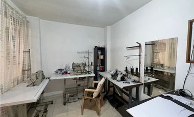 SE VENDE CASA EN CIUDAD CORDOBA RESERVADO AMPLIA