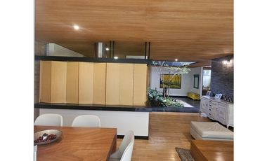 CASA SECTOR MONTESSORI EN ENVIGADO