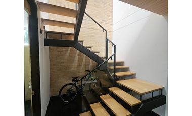 CASA SECTOR MONTESSORI EN ENVIGADO