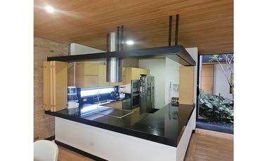 CASA SECTOR MONTESSORI EN ENVIGADO