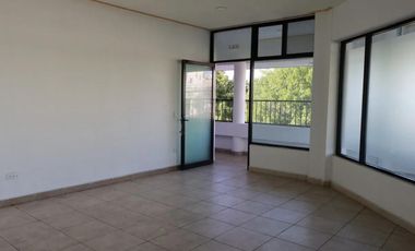 Dos locales en renta en plaza comercial de 37.70m2 y 29.79m2