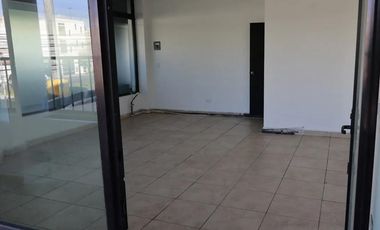 Dos locales en renta en plaza comercial de 37.70m2 y 29.79m2
