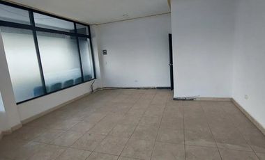 Dos locales en renta en plaza comercial de 37.70m2 y 29.79m2