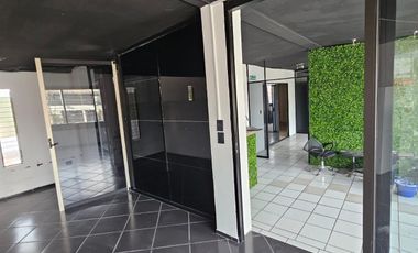 Local en Renta - Calzada Zavaleta, Santa Cruz Buenavista.