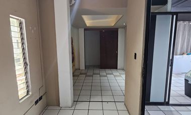 Local en Renta - Calzada Zavaleta, Santa Cruz Buenavista.