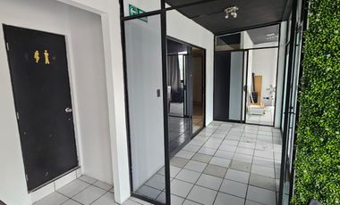 Local en Renta - Calzada Zavaleta, Santa Cruz Buenavista.