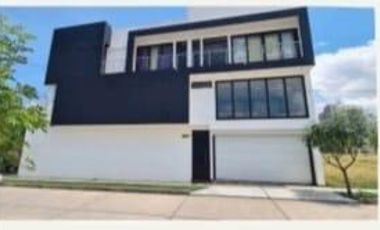 CASA EN VENTA URB. LA MERCED , HUANCAYO.