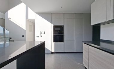 Av. Las Condes 10800 (2 Est /1 Bod) [3167-24]