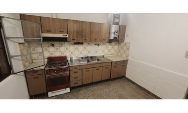 Atenas 1699, entre Ramón Falcón y Venezuela