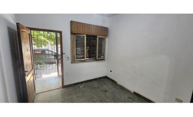 Atenas 1699, entre Ramón Falcón y Venezuela