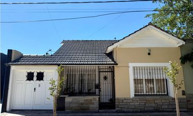 VENTA/ CHALET 3 AMBIENTES CON COCHERA/ MAR DEL PLATA