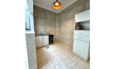 VENTA PH 3 AMBIENTES PRIMER PISO SIN EXPENSAS MACROCENTRO