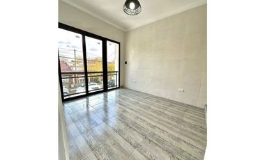 VENTA PH 3 AMBIENTES PRIMER PISO SIN EXPENSAS MACROCENTRO