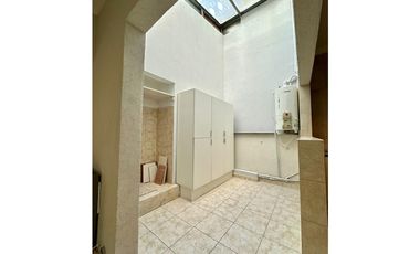 VENTA PH 3 AMBIENTES PRIMER PISO SIN EXPENSAS MACROCENTRO