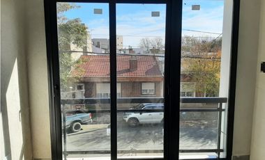 VENTA PH 3 AMBIENTES PRIMER PISO SIN EXPENSAS MACROCENTRO