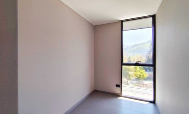 Av. Las Condes 10800 (1 Est ) [3167-4]